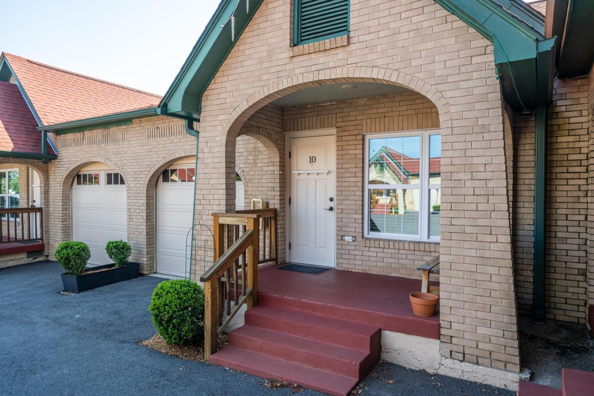 Best Court Hot Springs Exterior photo
